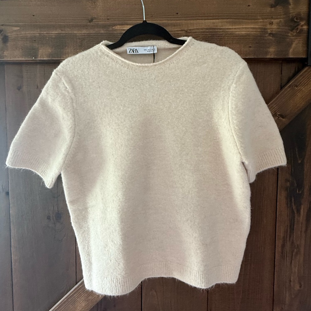 Short sleeve sweater